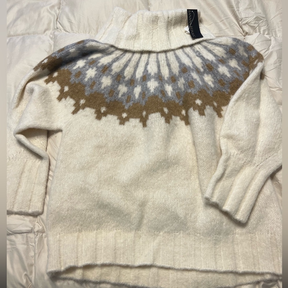 NWT Banana Republic Cream and Brown Sweater.